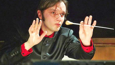 Маэстро из Латвии — победитель международных конкурсов дирижёров в Германии и Австрии (2010, 2011 годы), с 1 января 2012 года назначен музыкальным руководителем и главным дирижёром НГАТОиБ. Фото Виктора ДМИТРИЕВА