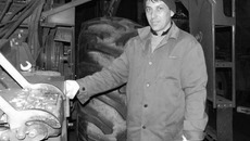 Комбайн «Джондир» Сергея Соловьёва (ООО «Рубин» Краснозёрского района) к предстоящему сезону готов. Фото Николая ПИТУНИНА