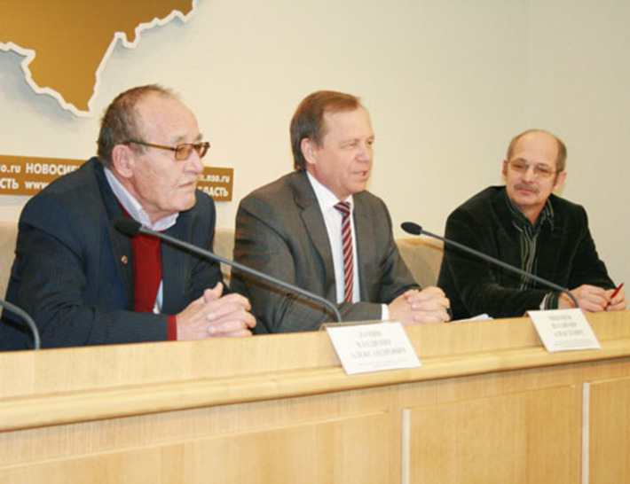Владимир Ламин, Владимир Никонов  и Николай Александров рассказали,  как в Новосибирской области будет проходить год Российской истории. Фото Дарьи ДОРОТОВОЙ