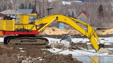 Одна из мер борьбы с подтоплениями — расчистка русел рек. Фото с сайта www.altairegion22.ru
