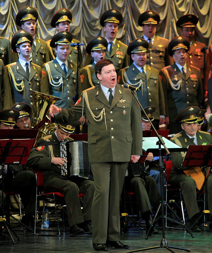 В Академический ансамбль песни и пляски Российской армии имени Александрова попадают не просто хорошие, а только самые талантливые певцы, танцоры и музыканты. Фото Павла КОМАРОВА