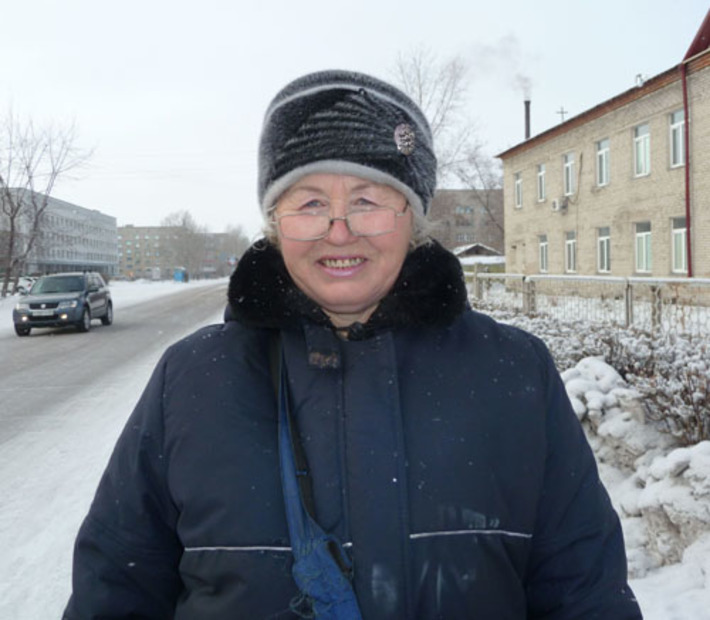 Работа почтальона  Валентине Акимовой в радость. Фото Зои ТЮРИНОЙ