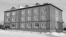 Новое здание разместилось в центре Довольного, недалеко от районной администрации. Фото Марианны ДАНИЛОВОЙ