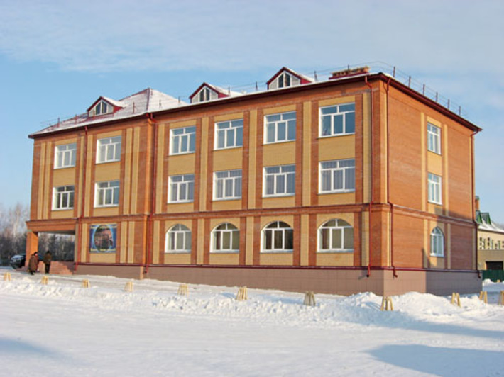 Новое здание разместилось в центре Довольного, недалеко от районной администрации. Фото Марианны ДАНИЛОВОЙ