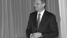 На вопрос о музыкальных предпочтениях губернатор ответил, что любит слушать Высоцкого. Фото с сайта губернатора и правительства НСО