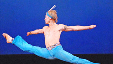 Исполнение партии Солора  в балете «Баядерка» принесло Игорю Зеленскому звание лауреата «Золотой маски» (2009).   Фото предоставлено НГАТОиБ