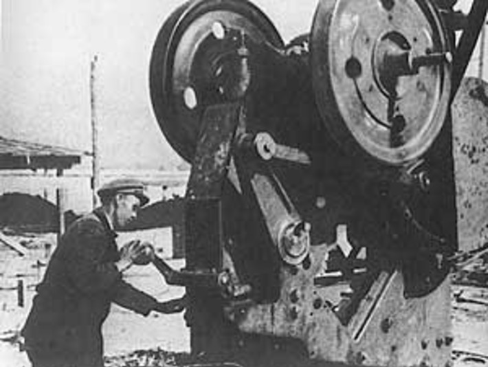 Запуск эвакуированного завода. Фото с сайта  www.ng.ru