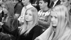 В зале много молодых лиц. Фото Михаила ПЕРМИНА