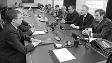 Благодаря четырехстороннему соглашению заводчане смогут решить свои жилищные проблемы. Фото пресс-службы мэрии