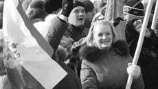 Вчера в областном центре у театра оперы и балета прошёл митинг  «Выбор сделан!» Фото Михаила ПЕРМИНА