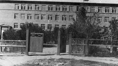 Так выглядело здание школы № 40  для мальчиков  в 1949 году. Фото из музейного архива школы