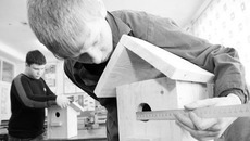 Ребята из 24-й школы Новосибирска уже десять лет участвуют в конкурсе, посвященном Международному дню птиц. Восемь лет подряд занимают первые места. Фото Михаила ПЕРМИНА