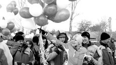 Вот с таким настроением участники соревнований выходили на парад. Фото Натальи МАНТОРОВОЙ