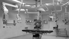 Так выглядит современная операционная  и медицинская  база данных. Фото НИИ ПК им. Мешалкина