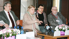 Литераторы высказали свой взгляд  на проблемы в мире поэзии. Фото Дарьи ДОРОТОВОЙ