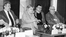 Литераторы высказали свой взгляд  на проблемы в мире поэзии. Фото Дарьи ДОРОТОВОЙ