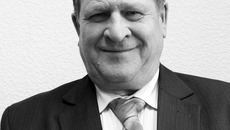 Александр Дмитриевич Николаев  один из тех счастливых людей,  чья детская мечта сбылась: он всю жизнь водил поезда. Фото Елены КОСТИНОЙ