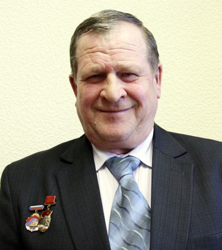 Александр Дмитриевич Николаев  один из тех счастливых людей,  чья детская мечта сбылась: он всю жизнь водил поезда. Фото Елены КОСТИНОЙ