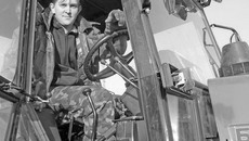 А ещё Евгению Еремееву доверен новый комбайн «Енисей-1200 ММ». Фото Зои ТЮРИНОЙ