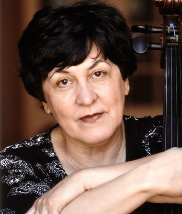 Наталия Гутман. Фото с сайта  www.belcanto.ru