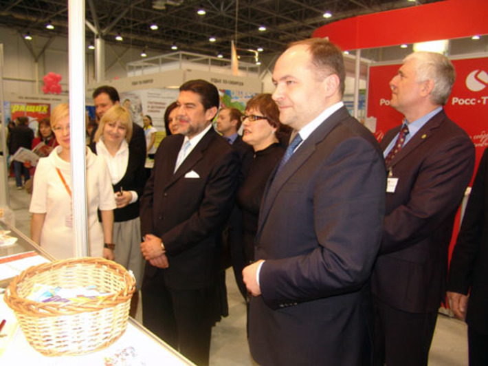 Первый заместитель губернатора НСО Леонид Горнин  на открытии выставки. Фото пресс-службы губернатора и правительства НСО