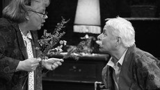 Заслуженные артисты РФ Наталья Орлова  и Евгений Важенин в спектакле «Старосветская любовь». Фото представлено театром «Глобус»