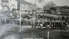 Демонстрация трудящихся Венгерово 1 Мая 1936 года (Базарная площадь). Фото из краеведческого музея района