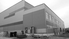 Стены готовы. Осталось наполнить корпус оборудованием. Фото Михаила ПЕРМИНА