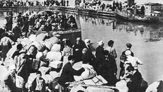 Эвакуированным из блокадного Ленинграда предстояла долгая дорога в Сибирь