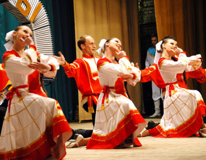 На сцене «Чалдоны». Фото Михаила ПЕРМИНА