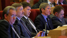 Депутаты согласились с предложением министра финансов и налоговой политики правительства области Виталия Голубенко о создании Резервного фонда. Фото Павла КОМАРОВА