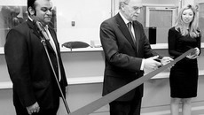 Посол Швеции Томас Бертельман открывает сервисно-визовый центр. Фото Павла КОМАРОВА