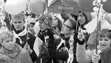 В этот день мы ходили на демонстрацию... Фото пресс-службы губернатора и правительства НСО