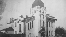 С двенадцати «крячковских»  школ началось формирование столичного облика Новониколаевска