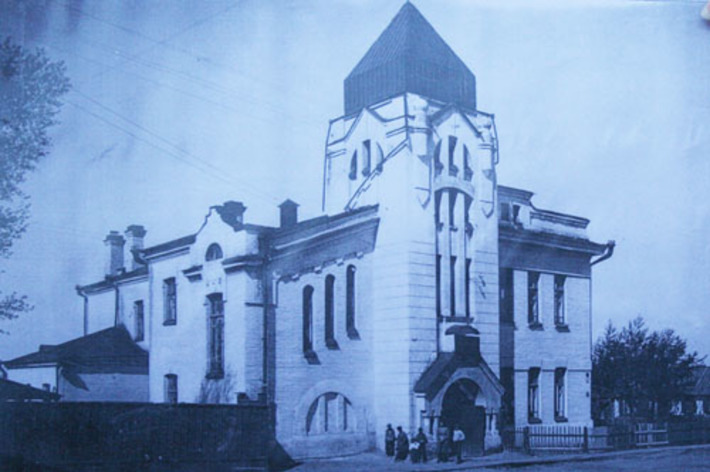 С двенадцати «крячковских»  школ началось формирование столичного облика Новониколаевска