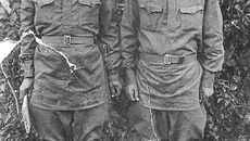 Вараскинские защитники рубежей: рядовые Никифор и Никита Лопухины. Фото из семейного архива ЛОПУХИНЫХ