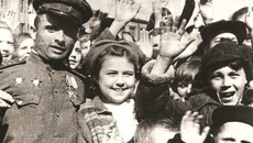 Новосибирск,  9 Мая  1945 года. Фото Бориса ШУМАКОВА из архива «Советской Сибири»