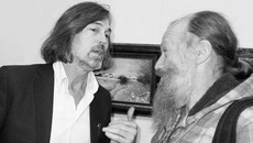 Никас Сафронов и фотохудожник Евгений Иванов пришли к консенсусу: «Каждый пишет, как он дышит». Фото Татьяны ШИПИЛОВОЙ