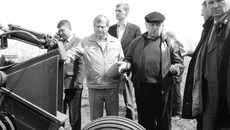 Юрий Бугаков уверен, что отечественная техника не хуже иностранной. Фото Михаила ПЕРМИНА