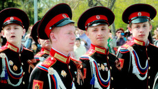 Выправка у юных кадетов, как у старших товарищей. Фото Павла КОМАРОВА