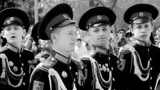 Выправка у юных кадетов, как у старших товарищей. Фото Павла КОМАРОВА