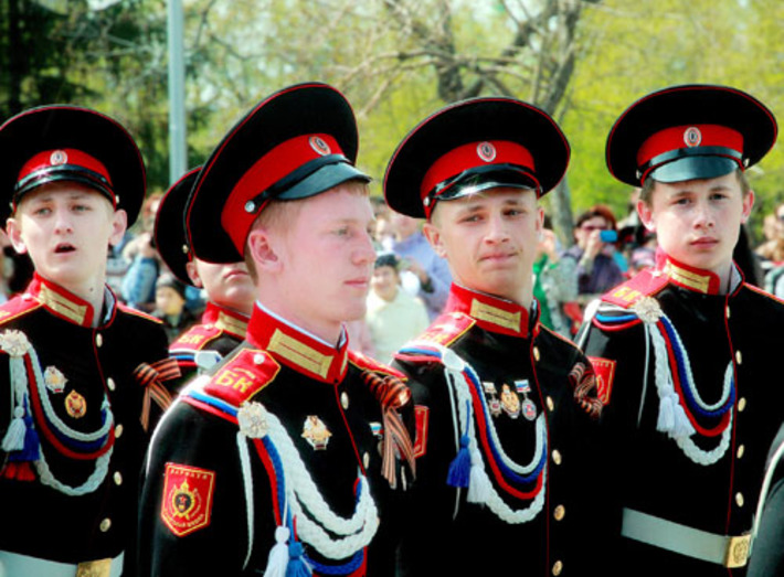 Выправка у юных кадетов, как у старших товарищей. Фото Павла КОМАРОВА