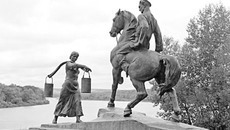 Памятник литературным героям, которые олицетворяли любовь. Фото с сайта www.kkcby.narod.ru