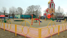 Инициированное властью масштабное благоустройство территорий города подвигло его жителей в не меньшей степени заботиться о собственных дворах, площадках перед магазинами и организациями.  Фото Павла КОМАРОВА