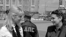 Идея проверить грамотность родилась в содружестве студентов и ГИБДД. Фото Павла КОМАРОВА