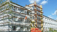 Идёт ремонт лечебного корпуса ЦРБ. Фото Зои ТЮРИНОЙ