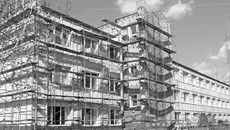 Идёт ремонт лечебного корпуса ЦРБ. Фото Зои ТЮРИНОЙ