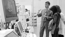 Выставка приобрела статус знакового события для медицинского сообщества. Фото Михаила ПЕРМИНА