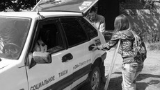 Социальное такси развивается, открывая новые пути к безбарьерной среде. Фото Дарьи ДОРОТОВОЙ
