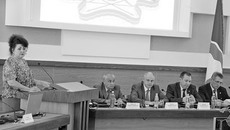 В обсуждении безопасности отдыха участвовали представители ряда региональных структур. Фото пресс-центра мэрии
